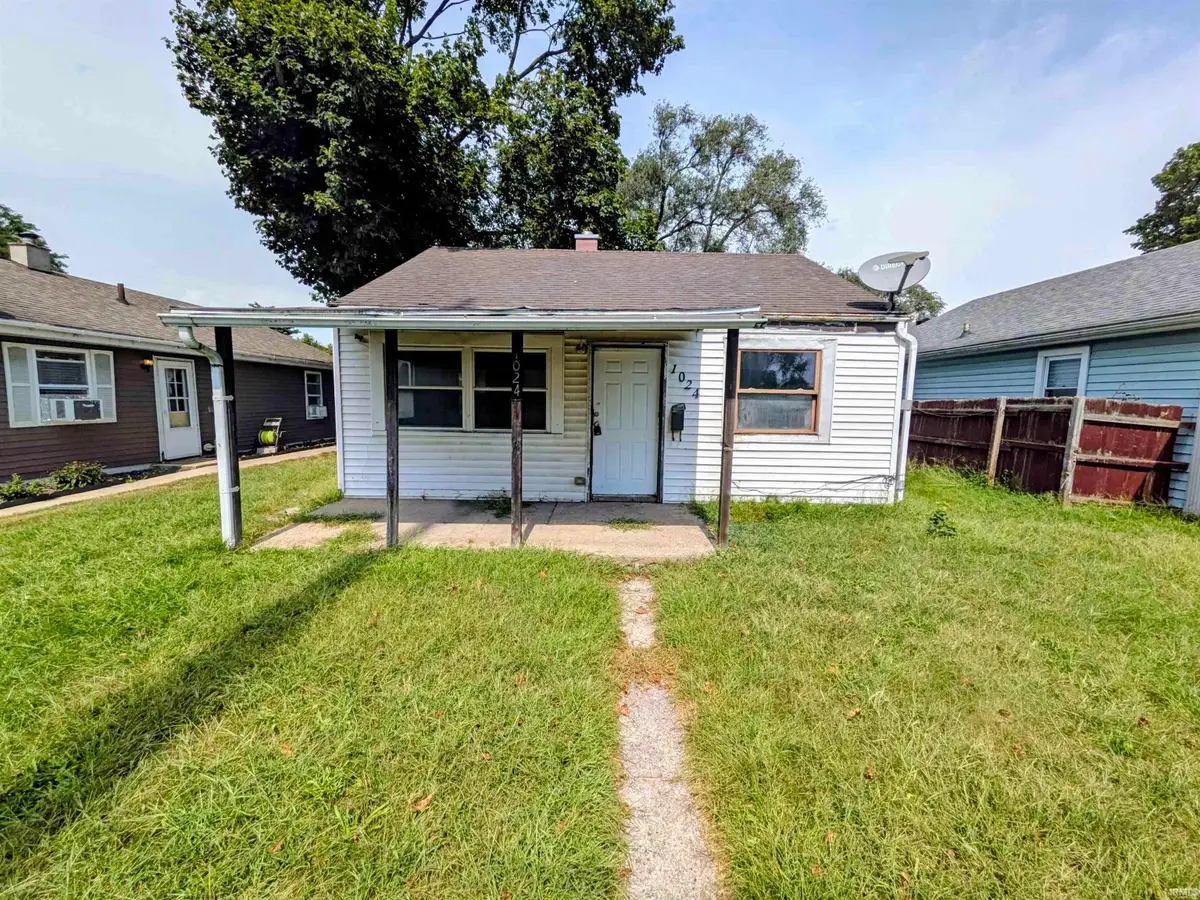 1024 W Lusher Avenue, Elkhart, IN 46516 - #1