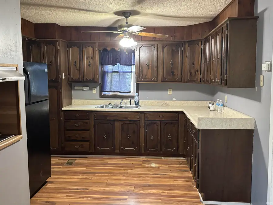 522 W Sherman Street, Oakland City, IN 47660 - #3
