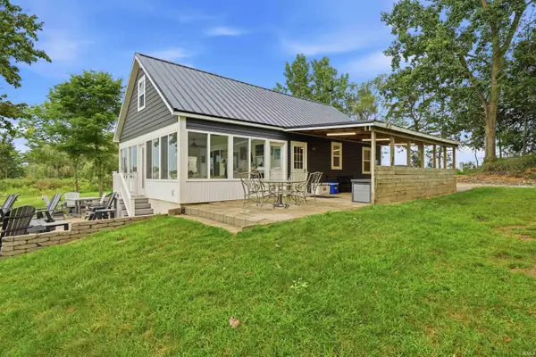 5443 W Diamond Lake Road, Wawaka, IN 46794