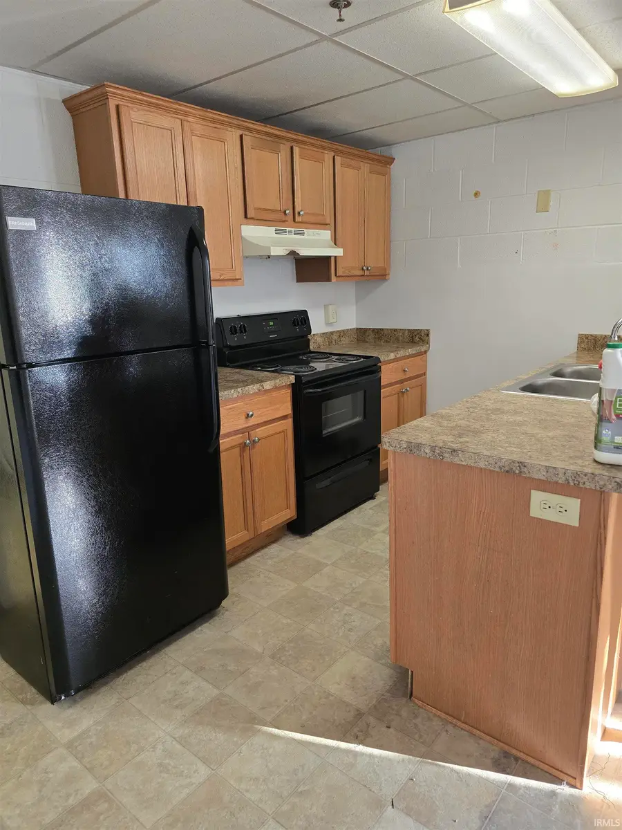 952 Walnut Street, Nappanee, IN 46550 - #3