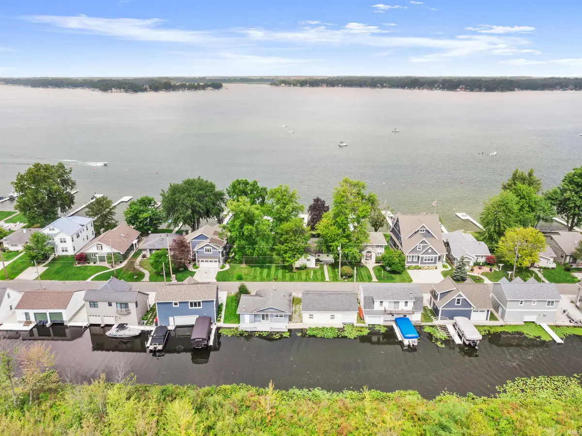 8267 E Highland View Drive, Syracuse, IN 46567 - #1