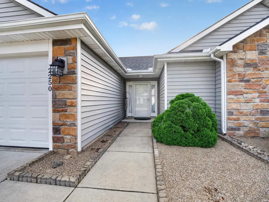 2250 Henry V Crossing, Fort Wayne, IN 46818 - #2
