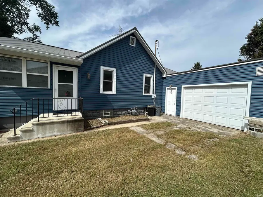 305 W New York Street, Knox, IN 46534 - #2