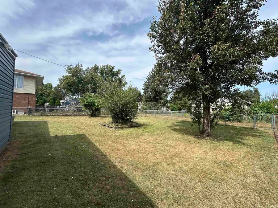 305 W New York Street, Knox, IN 46534 - #3