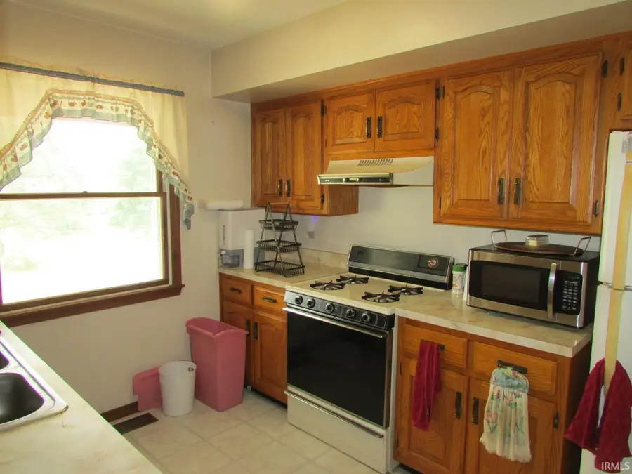 3150 E Meadowood Lane, Columbia City, IN 46725 - #3