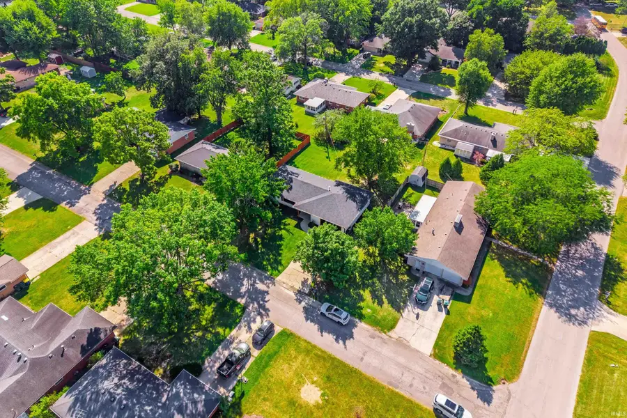 1305 N Greenbriar Road, Muncie, IN 47304 - #3