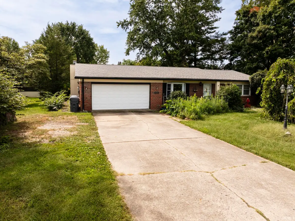 9305 W River Road, Yorktown, IN 47396 - #1