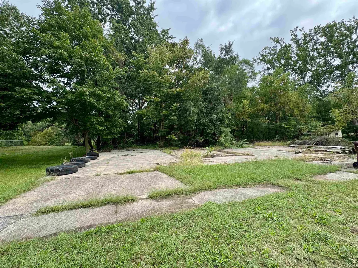 207 S Sycamore Street, North Manchester, IN 46962 - #1