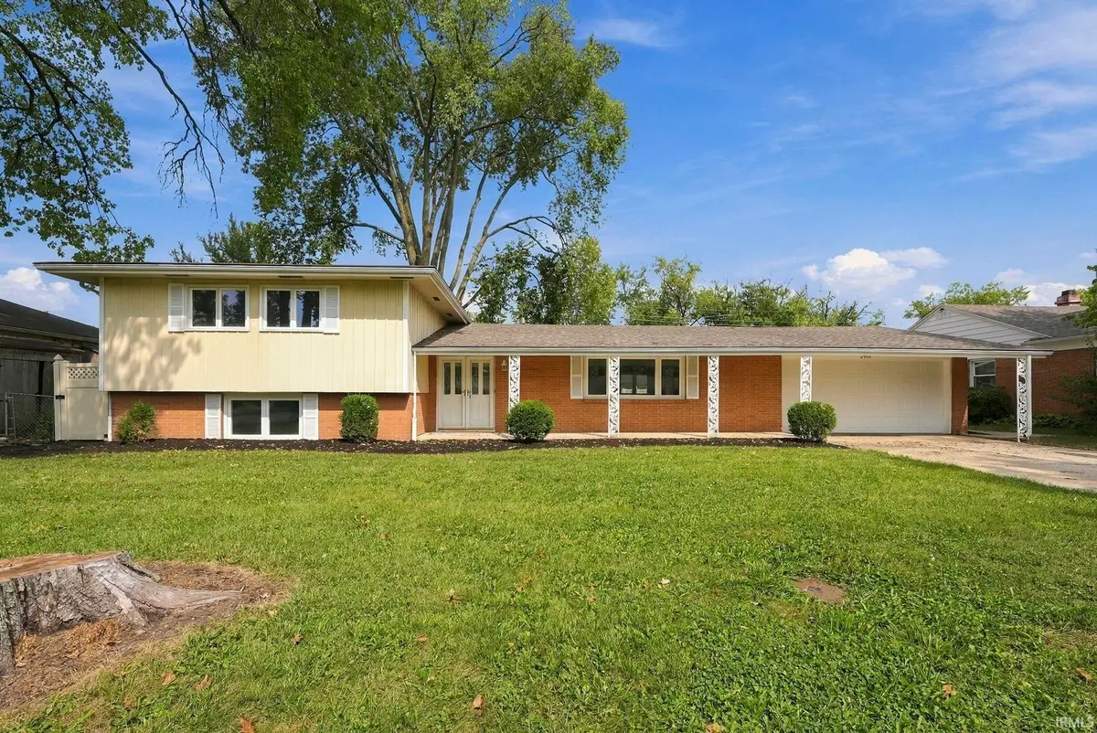 2304 W Cambridge Drive, Muncie, IN 47304 - #1