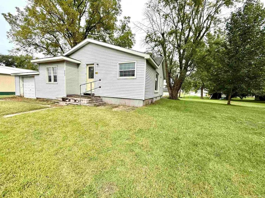 203 S Maple Avenue, Medaryville, IN 47957 - #3