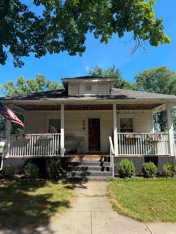 206 E Wabash Avenue, Wakarusa, IN 46573
