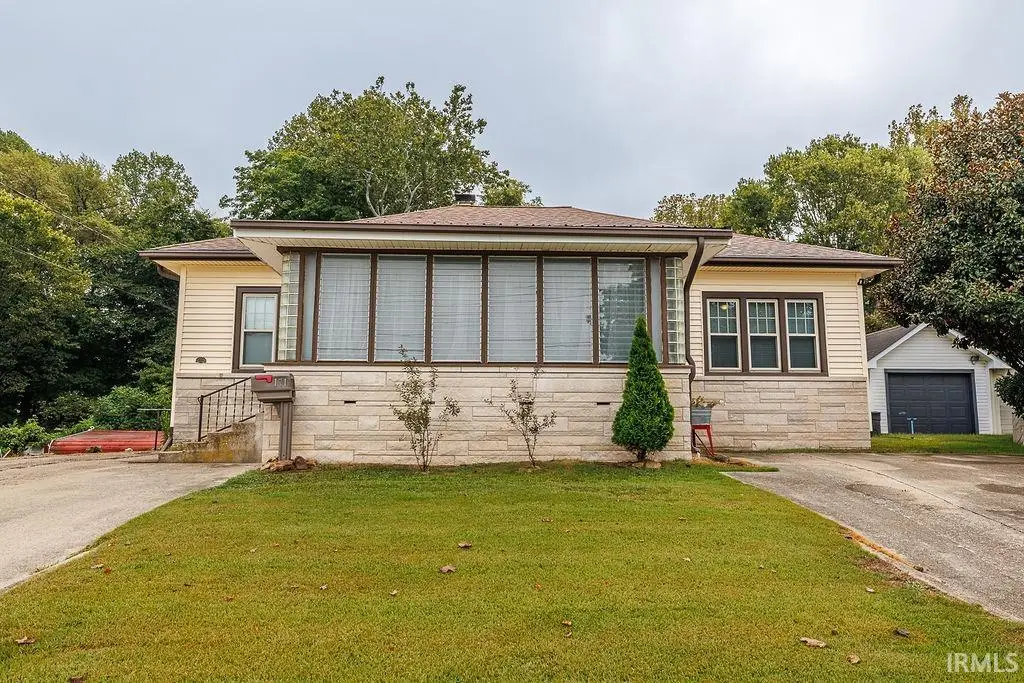 171 N Lewis Street, Bloomfield, IN 47424 - #1