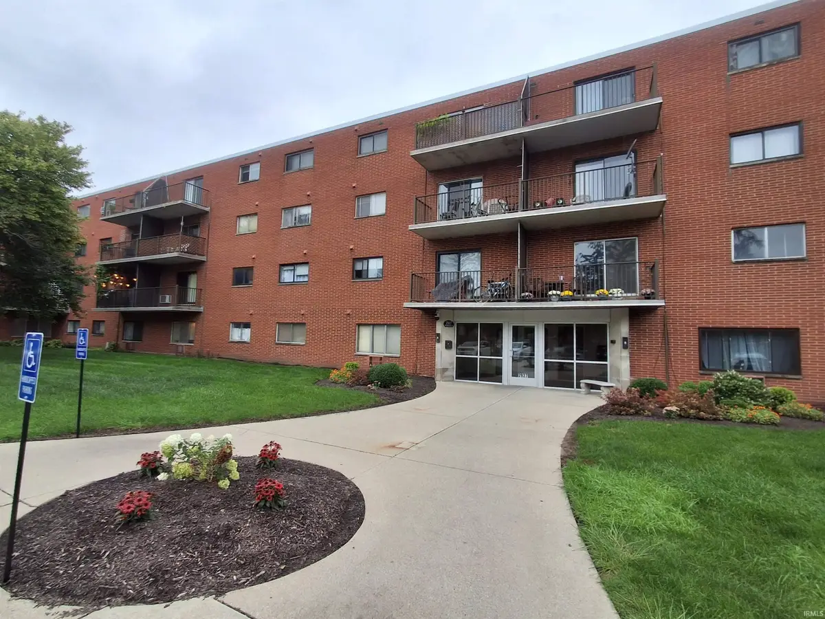 2927 Westbrook B-403 Drive, Fort Wayne, IN 46805 - #1