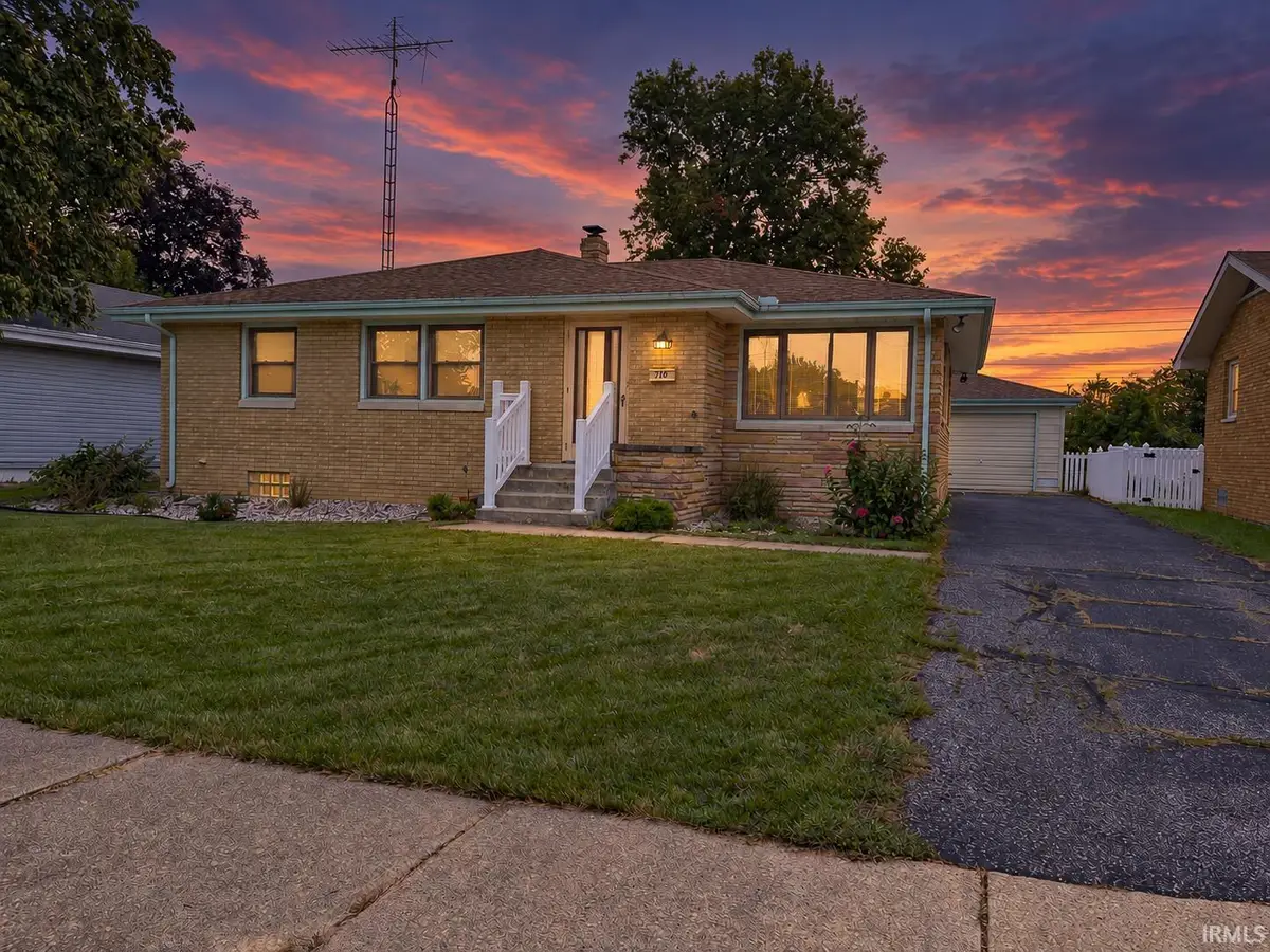 716 W 12th Street, Mishawaka, IN 46544 - #1