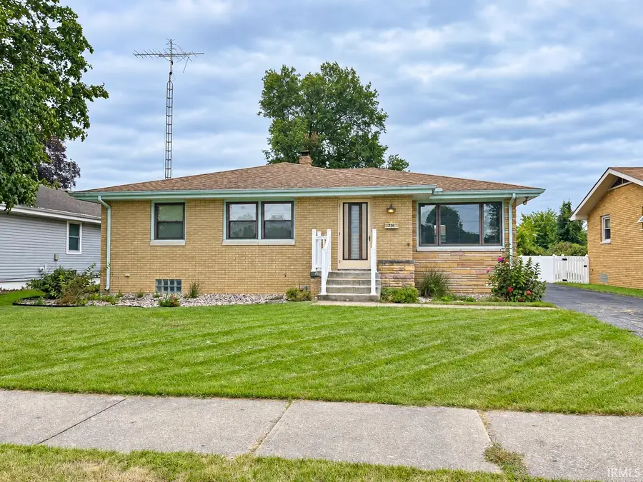 716 W 12th Street, Mishawaka, IN 46544 - #2