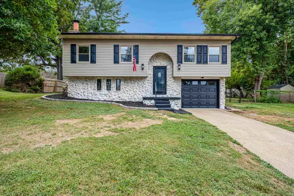 7255 Oakdale Drive, Newburgh, IN 47630