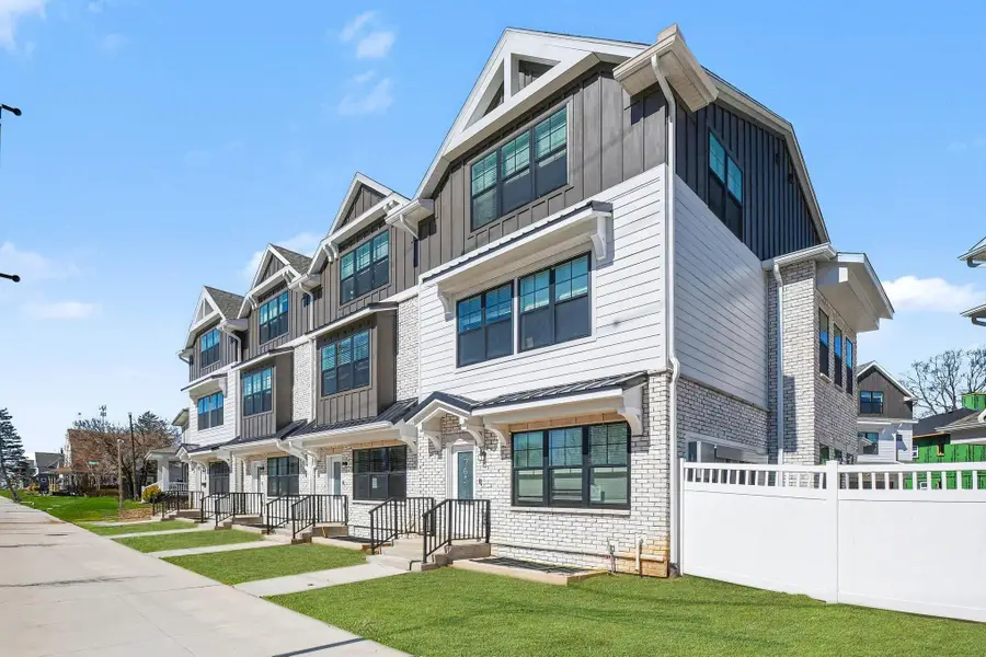708 N Turnock Street, South Bend, IN 46617 - #2