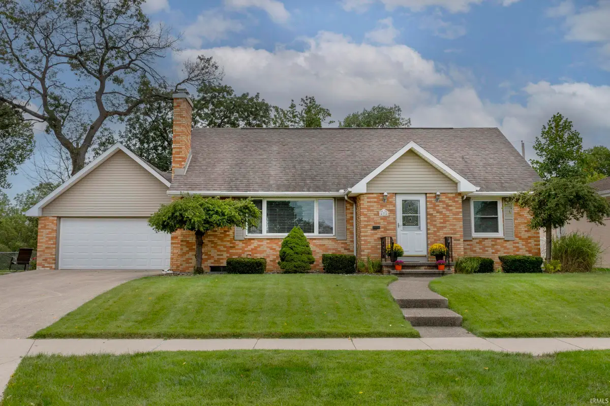 426 N Victoria Street, Mishawaka, IN 46544 - #1