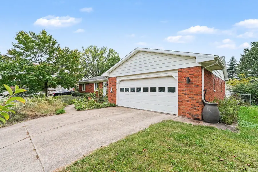 2633 Arrowhead Drive, South Bend, IN 46628 - #2