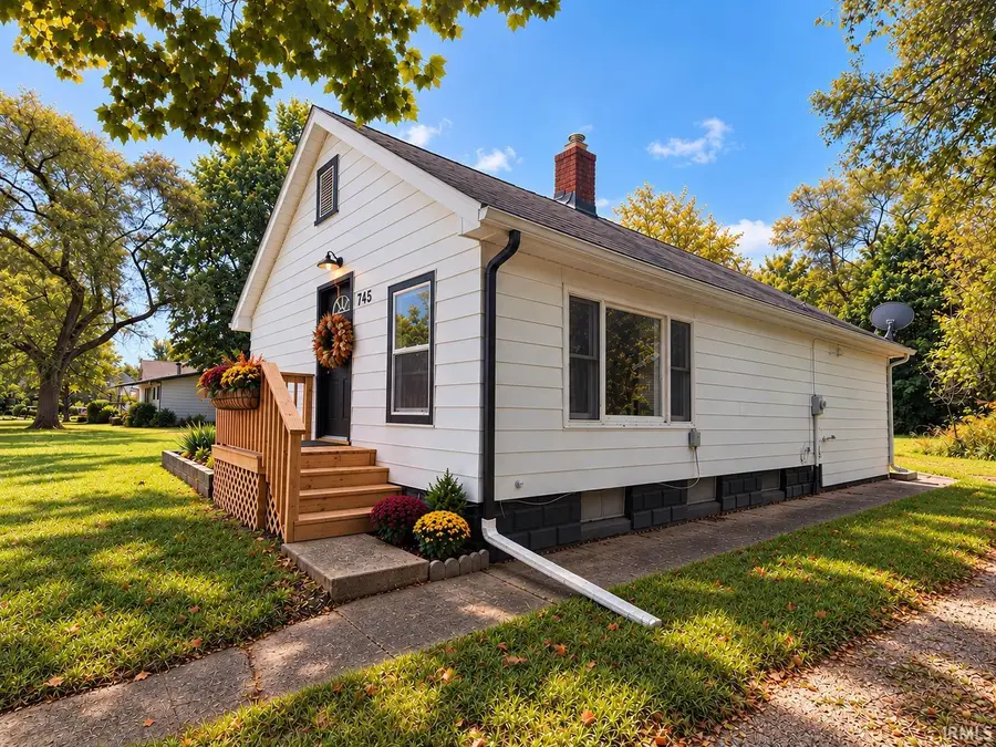 745 E 18th Street, Mishawaka, IN 46544 - #3