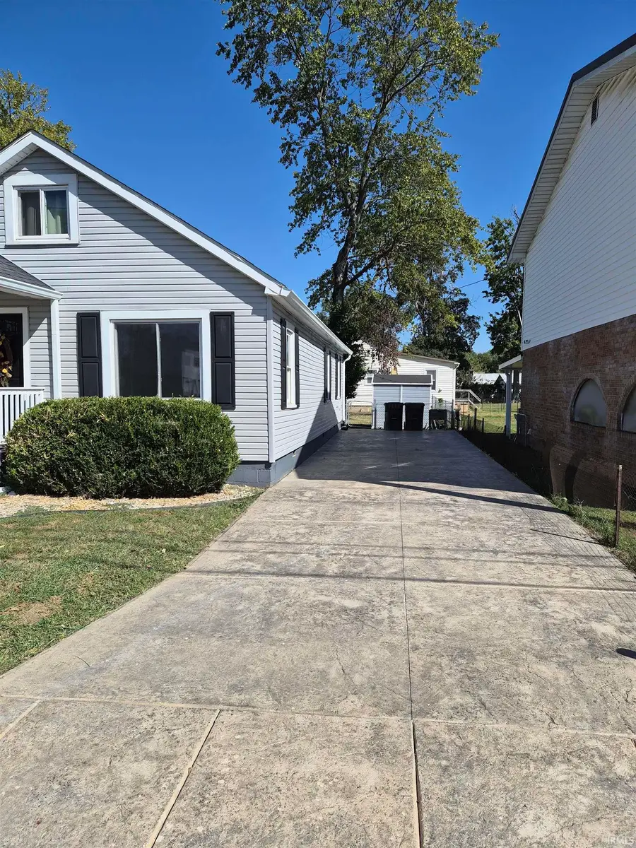 402 S 5th Street, Boonville, IN 47601 - #2