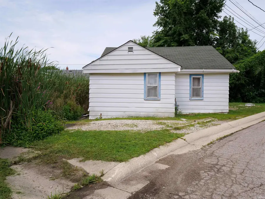 1113 S Kitson Drive, Syracuse, IN 46567 - #2