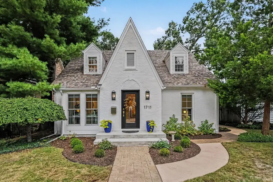 1711 E Lasalle Avenue, South Bend, IN 46617 - #2