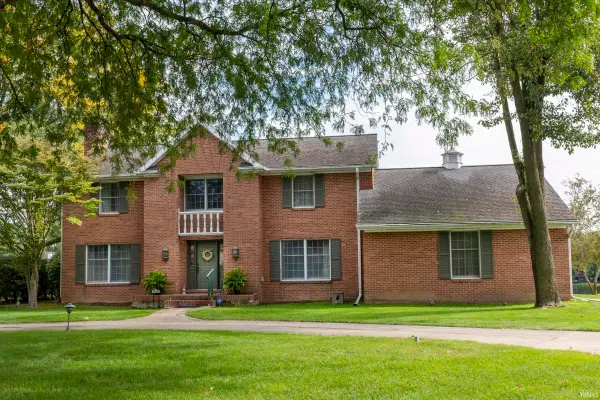 3040 Twin Pines Point, Elkhart, IN 46514