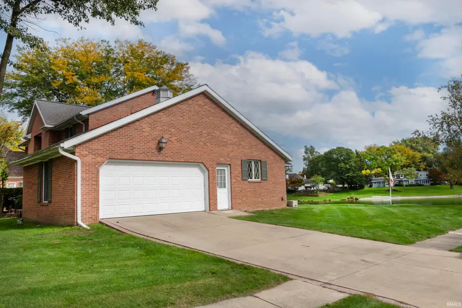 3040 Twin Pines Point, Elkhart, IN 46514 - #3