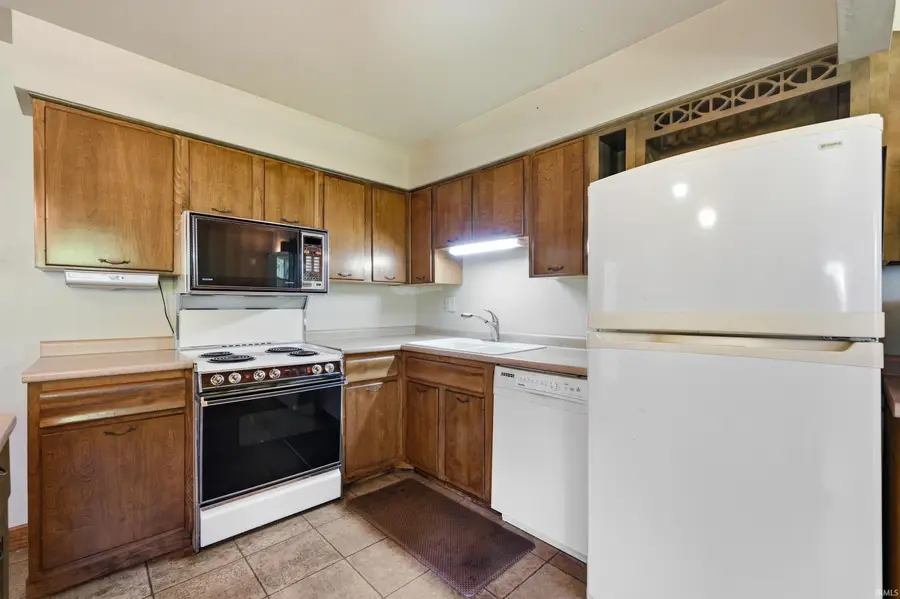 2204 N Roxbury Lane, Muncie, IN 47304 - #3