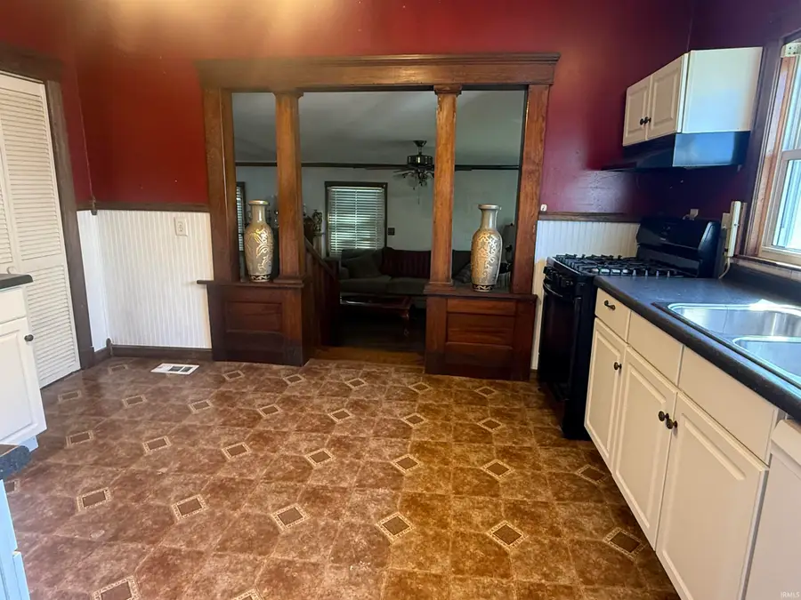 404 W Grissom Ave, Mitchell, IN 47446 - #2