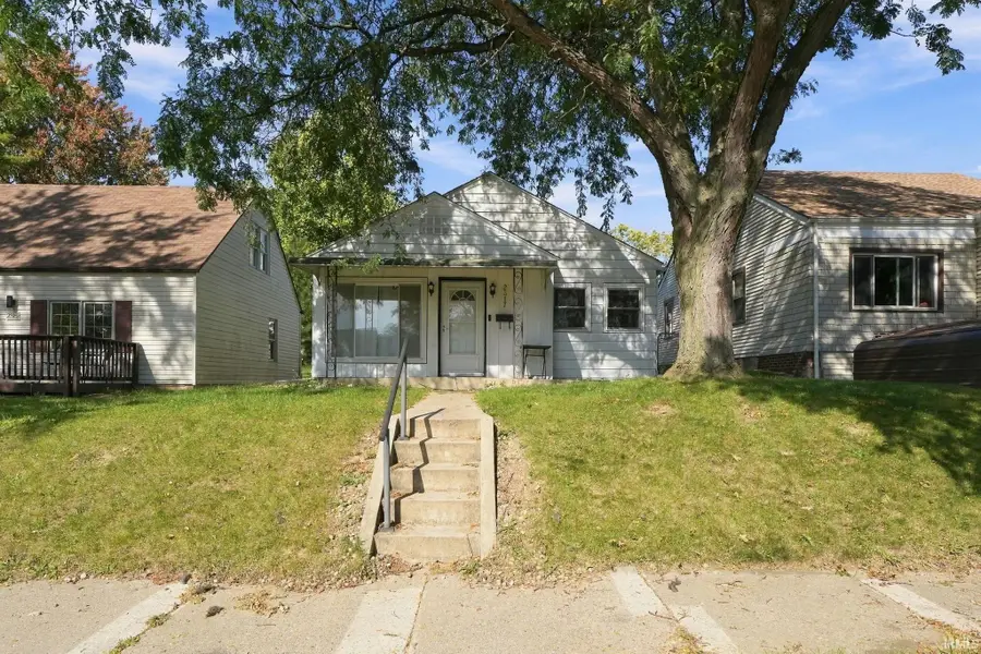 2317 Charlotte Avenue, Fort Wayne, IN 46805 - #2