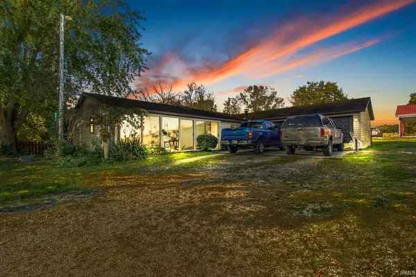 5222 S Groveland Drive, Albion, IN 46701