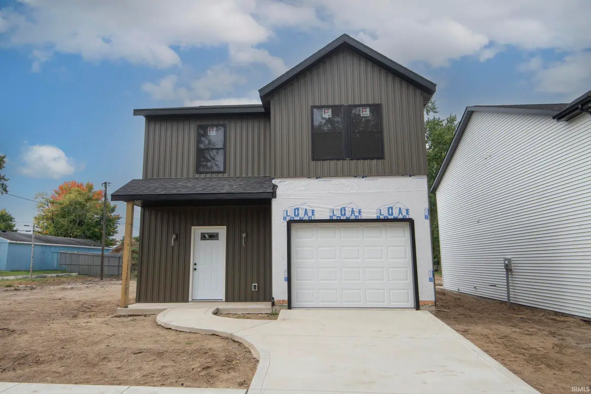 1525 El Reno St, Elkhart, IN 46516 - #1