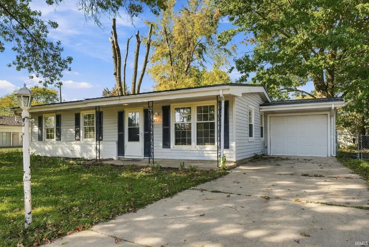 214 W Crown Lane, Fort Wayne, IN 46807 - #1