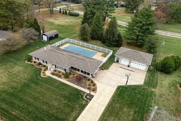 9301 Farmington Drive, Evansville, IN 47712