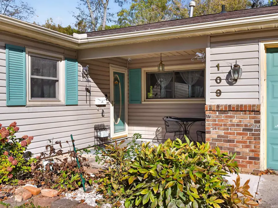 109 N Ivy Lane, Butler, IN 46721 - #2