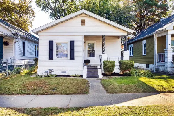 725 E Oregon Road, Evansville, IN 47711