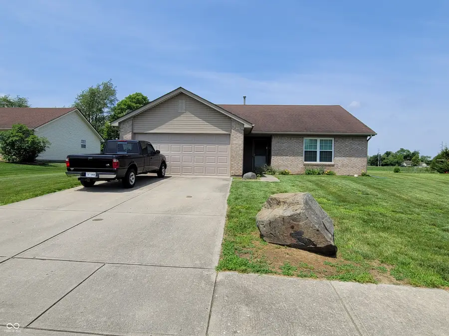 1096 Bumblebee Way, Greenfield, IN 46140 - Image #2