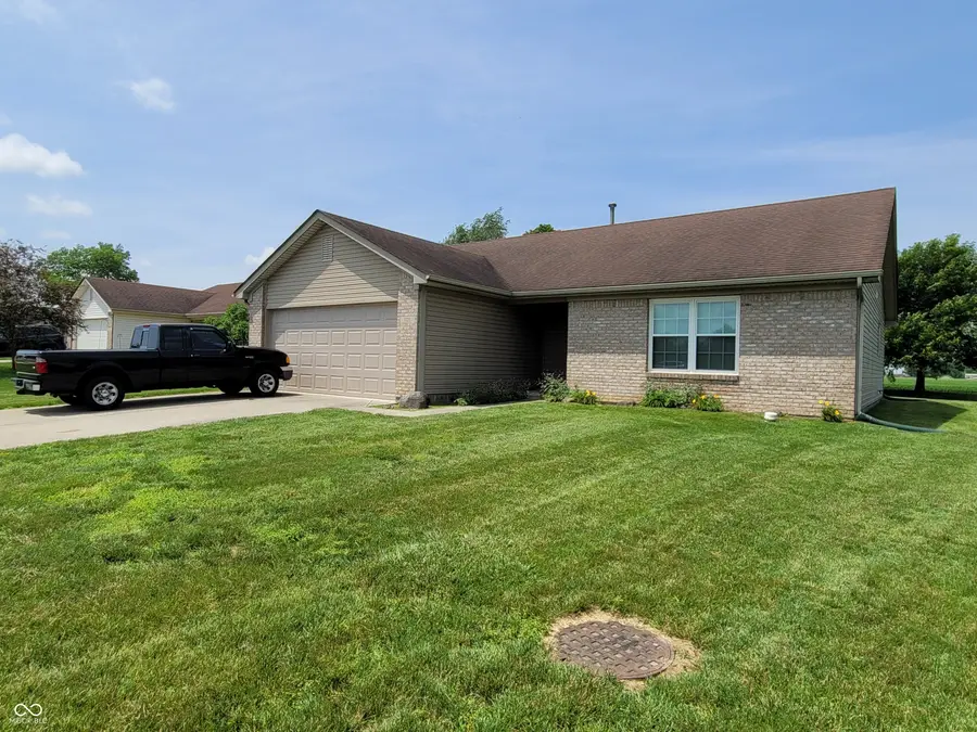 1096 Bumblebee Way, Greenfield, IN 46140 - Image #3