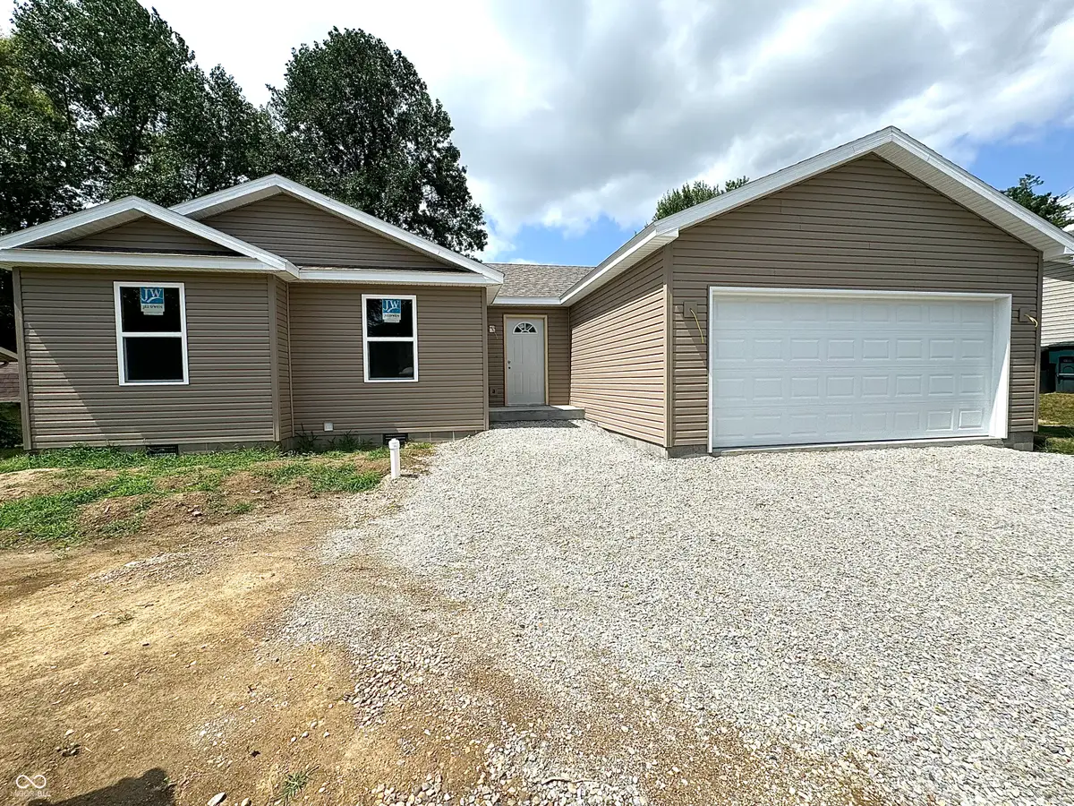 207 N Birchwood Drive, Muncie, IN 47304 - Image #1