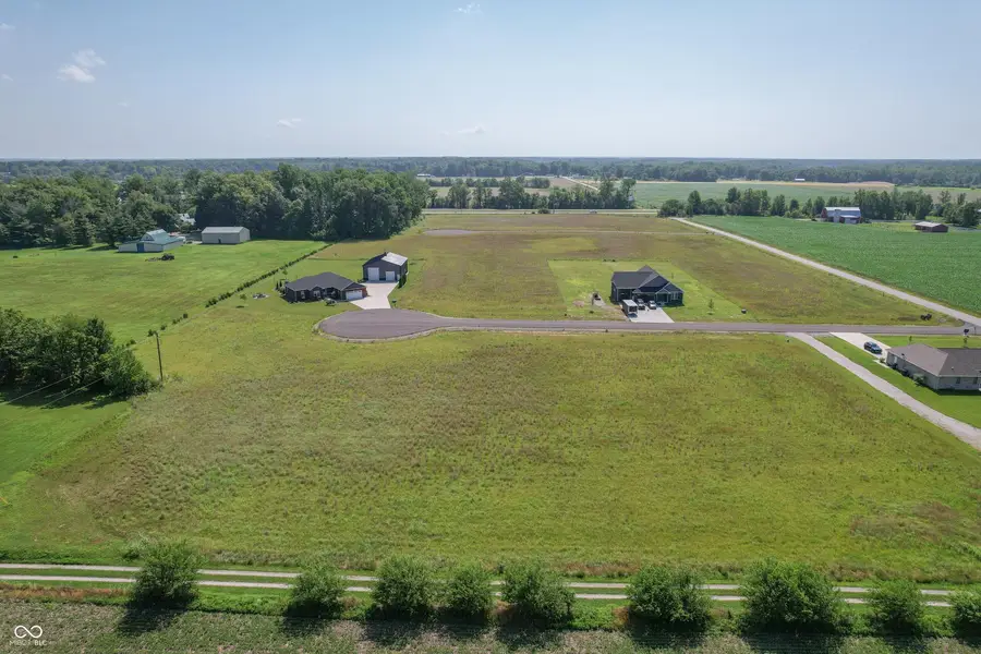 10409 Emerald Court N, Seymour, IN 47274 - Image #3