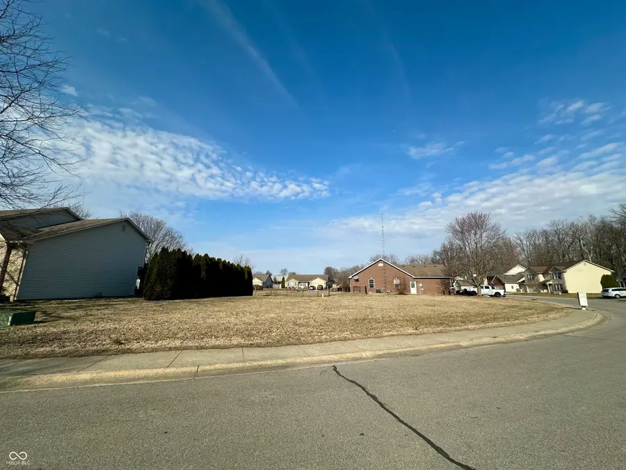 6122 Prairie Stream Way, Columbus, IN 47203 - Image #2