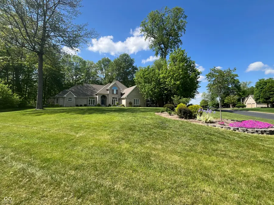3948 S Woodfield Drive, New Palestine, IN 46163 - Image #2