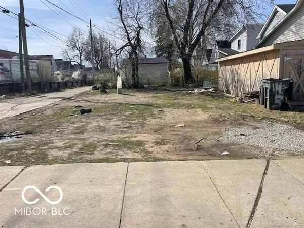 49 E Arizona Street E, Indianapolis, IN 46225