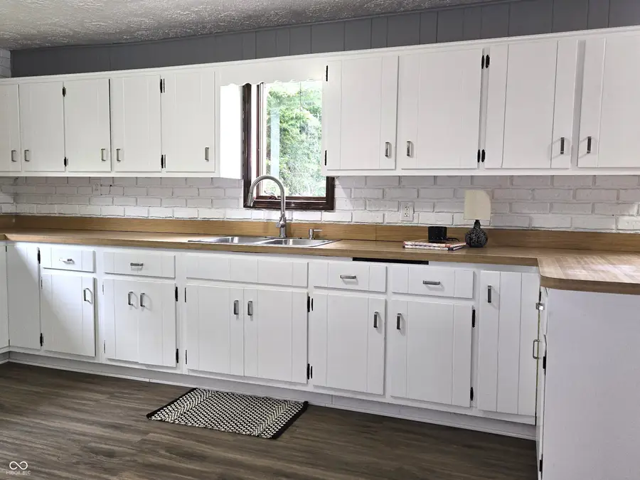 212 W Burnside Avenue, Fairland, IN 46126 - Image #2