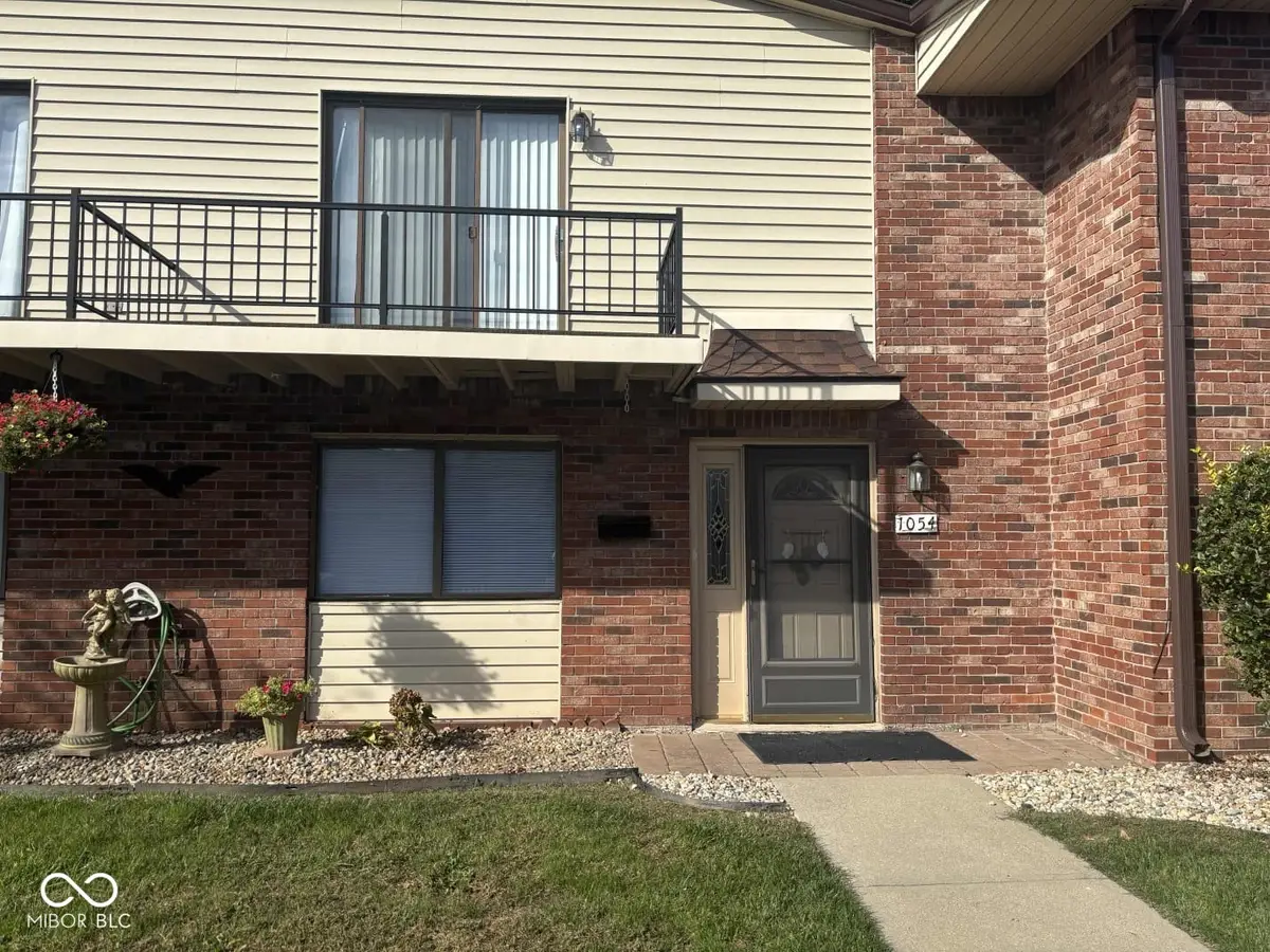 1054 Greenwood Trail W, Greenwood, IN 46142 - Image #1