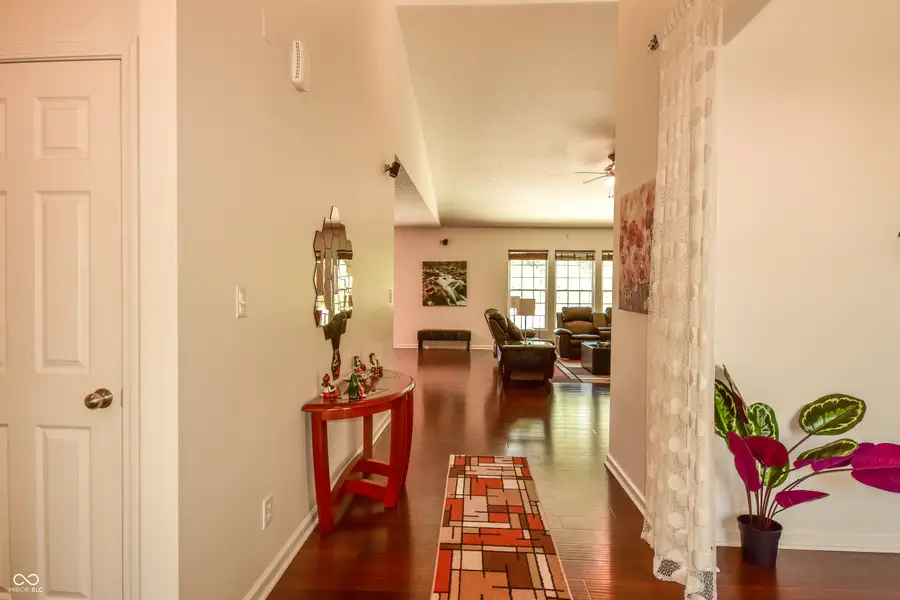 6110 Pelican Lane, Columbus, IN 47201 - Image #3