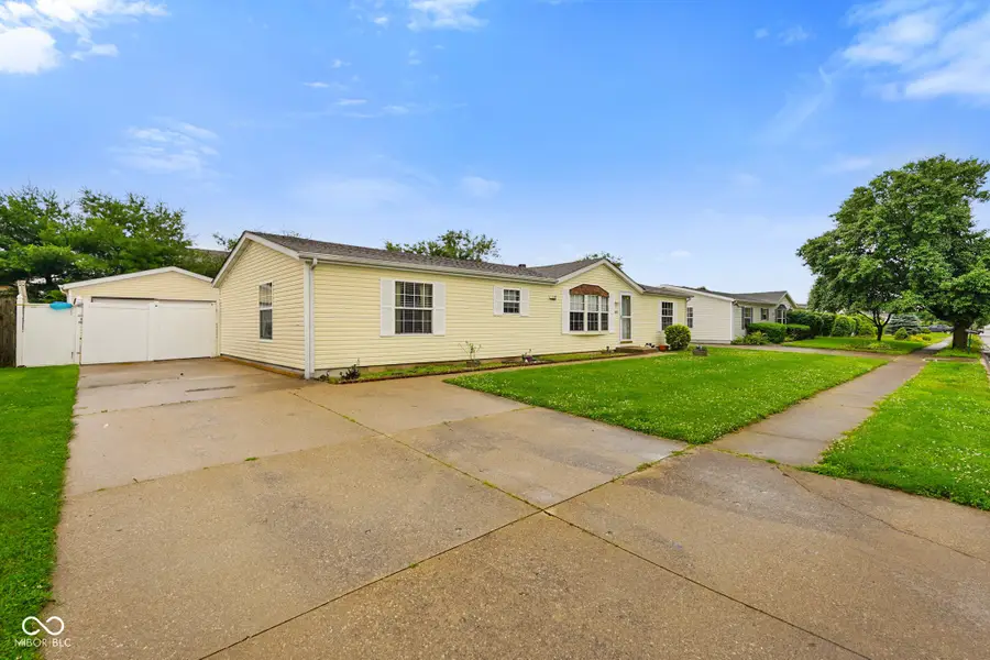 4697 W Ridge Drive, Columbus, IN 47203 - Image #2