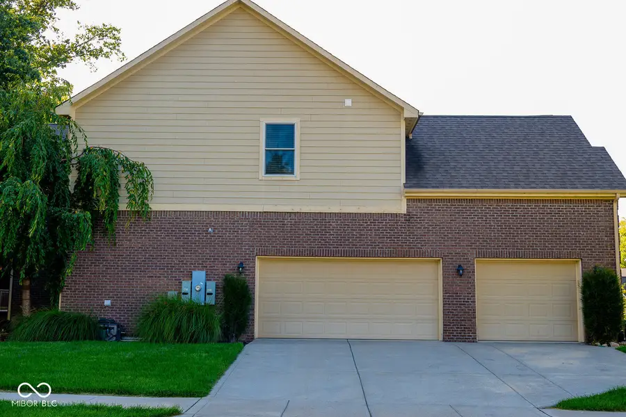 6677 W May Apple Drive, McCordsville, IN 46055 - Image #2